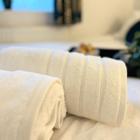 3 Cosy Homes Walking Distance To Mall With Parking Available To Book Separately 3 Bed House Or 1 Bed Apartment Or Studio Λονδίνο Εξωτερικό φωτογραφία