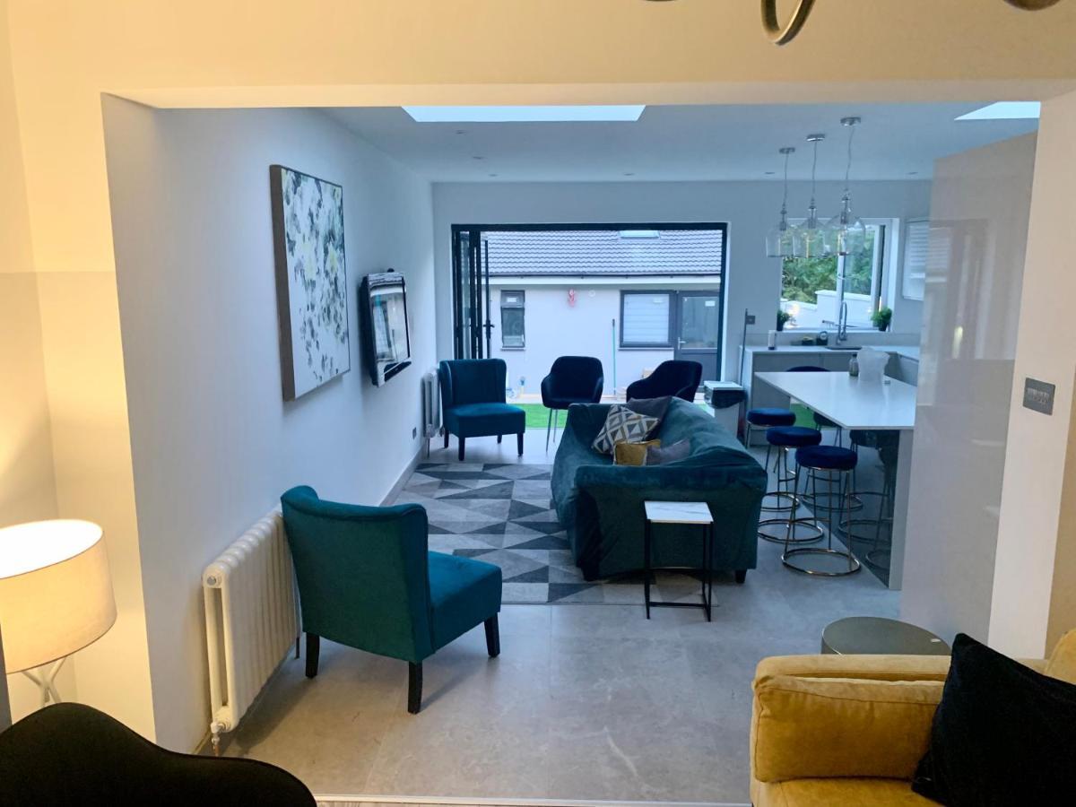 3 Cosy Homes Walking Distance To Mall With Parking Available To Book Separately 3 Bed House Or 1 Bed Apartment Or Studio Λονδίνο Εξωτερικό φωτογραφία