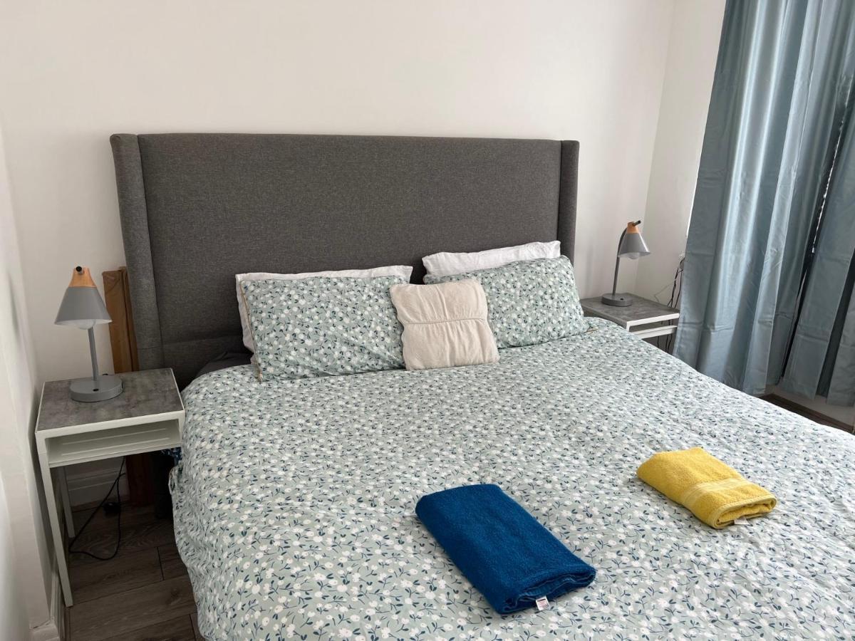 3 Cosy Homes Walking Distance To Mall With Parking Available To Book Separately 3 Bed House Or 1 Bed Apartment Or Studio Λονδίνο Εξωτερικό φωτογραφία