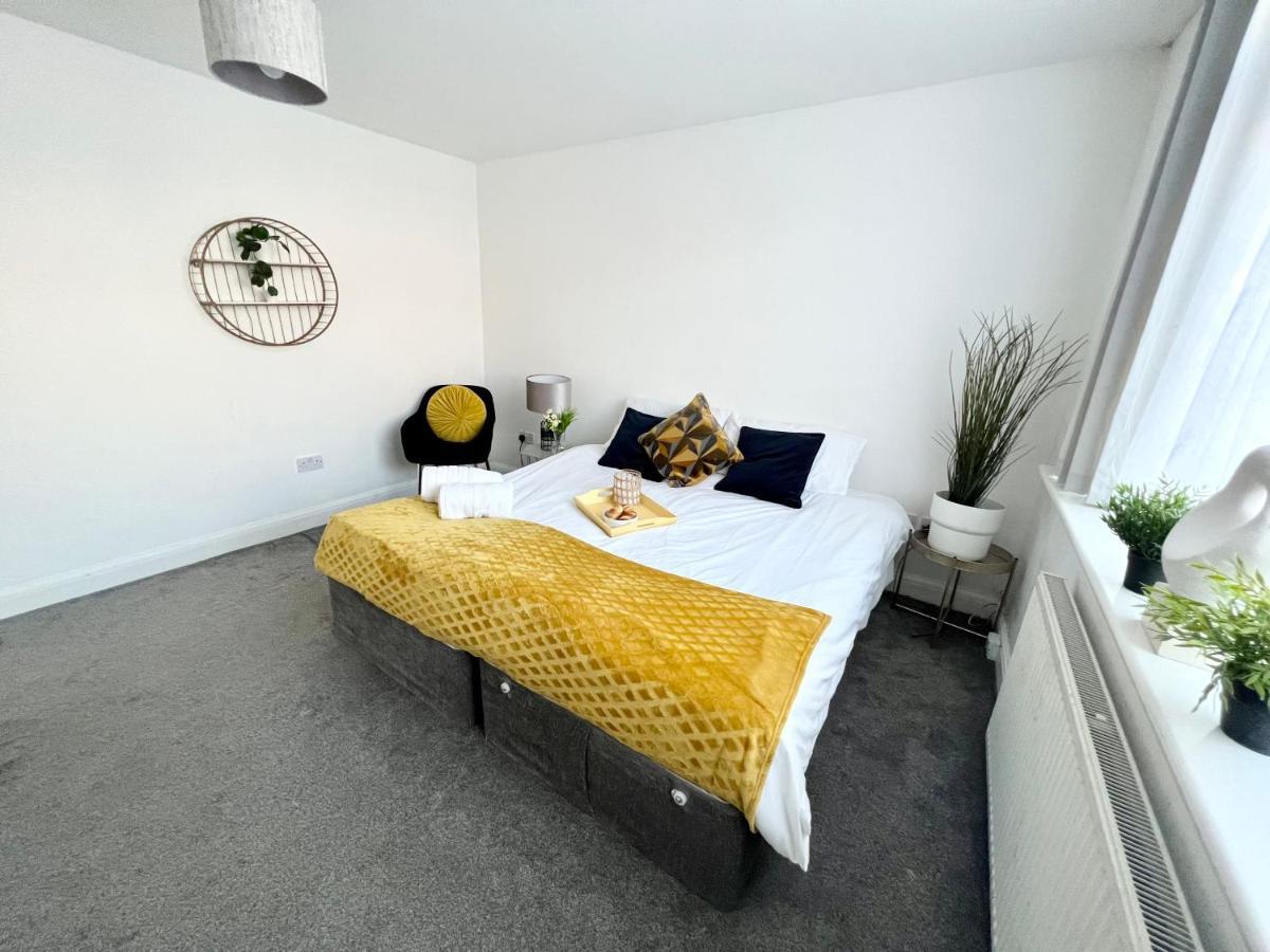 3 Cosy Homes Walking Distance To Mall With Parking Available To Book Separately 3 Bed House Or 1 Bed Apartment Or Studio Λονδίνο Εξωτερικό φωτογραφία